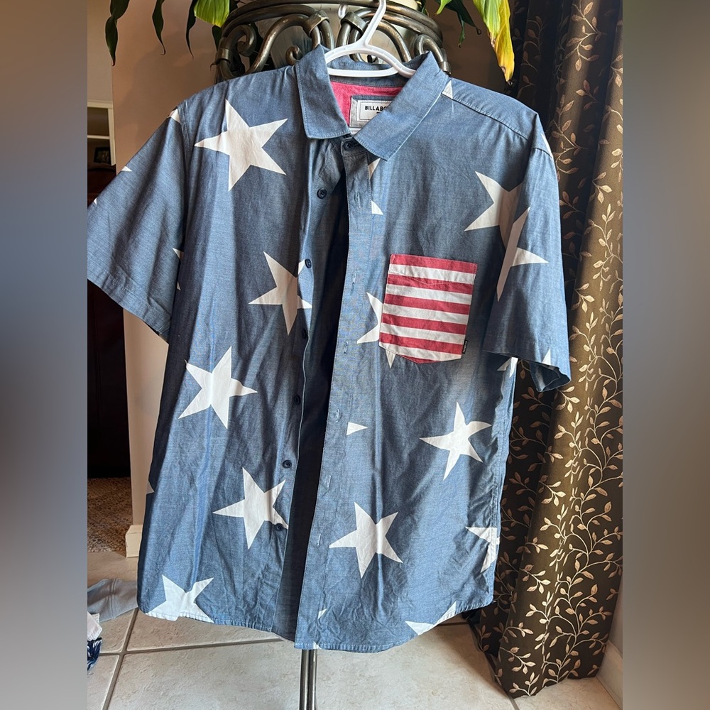 Billabong Men's Size M Unify Short-Sleeve Woven Button Up Flag Shirt